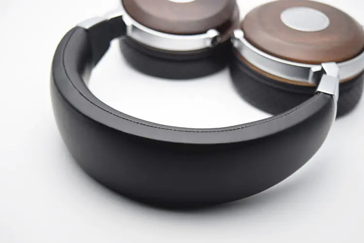 Stylish headphones with wide soundstage