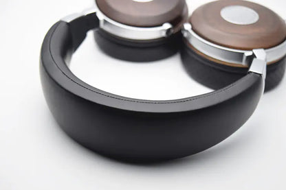 Stylish headphones with wide soundstage